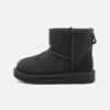 Ugg CLASSIC MINI II UNISEX - Classic Ankle Boots - Black