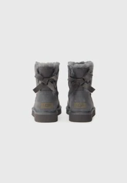 Ugg MINI BAILEY BOW II - Winter Boots - Obsidian 13 Ugg MINI BAILEY BOW II - Winter Boots - Obsidian -Shein Fashion Store f5df6dd283ff4ff0a533a4b443ff8f9b