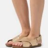 Ugg Solivan Slingback - Sandals - Pale Gold Metallic